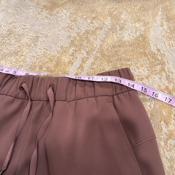 Lululemon On The Fly Short 2.5" Womens size 6 Cherry Cola in GUC - Picture 6 of 7